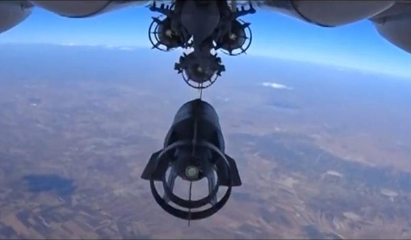 Aviões de guerra russos Bomba Centros militante em Homs da Síria