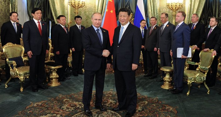 O presidente Vladimir Putin reúne-se com o presidente chinês, Xi Jinping