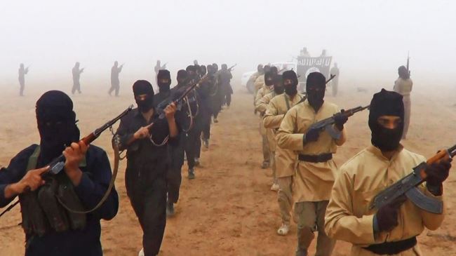 Esta foto de arquivo mostra militantes ISIL no Iraque.
