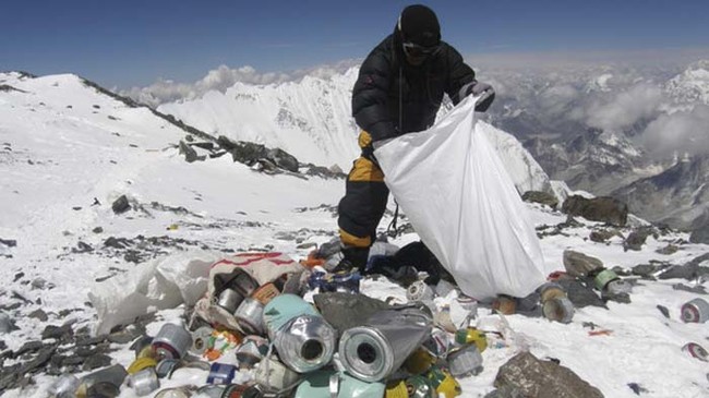 Trash from climbers on Mount Everst.